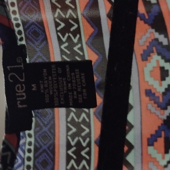 Size medium women's Rue 21 tank top with two tone front back design - Picture 4 of 9